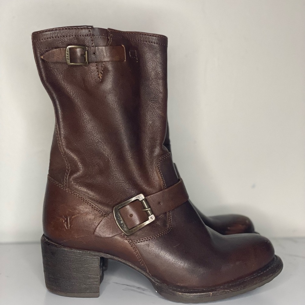 Frye Vera Short Engineer Motorcycle Belted Leather Brown Boots, WOMENS SIZE 8